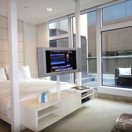 Equinox Mercury Serviced Apartments Hong Kong Room photo