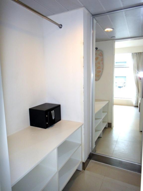 Equinox Mercury Serviced Apartments Hong Kong Room photo